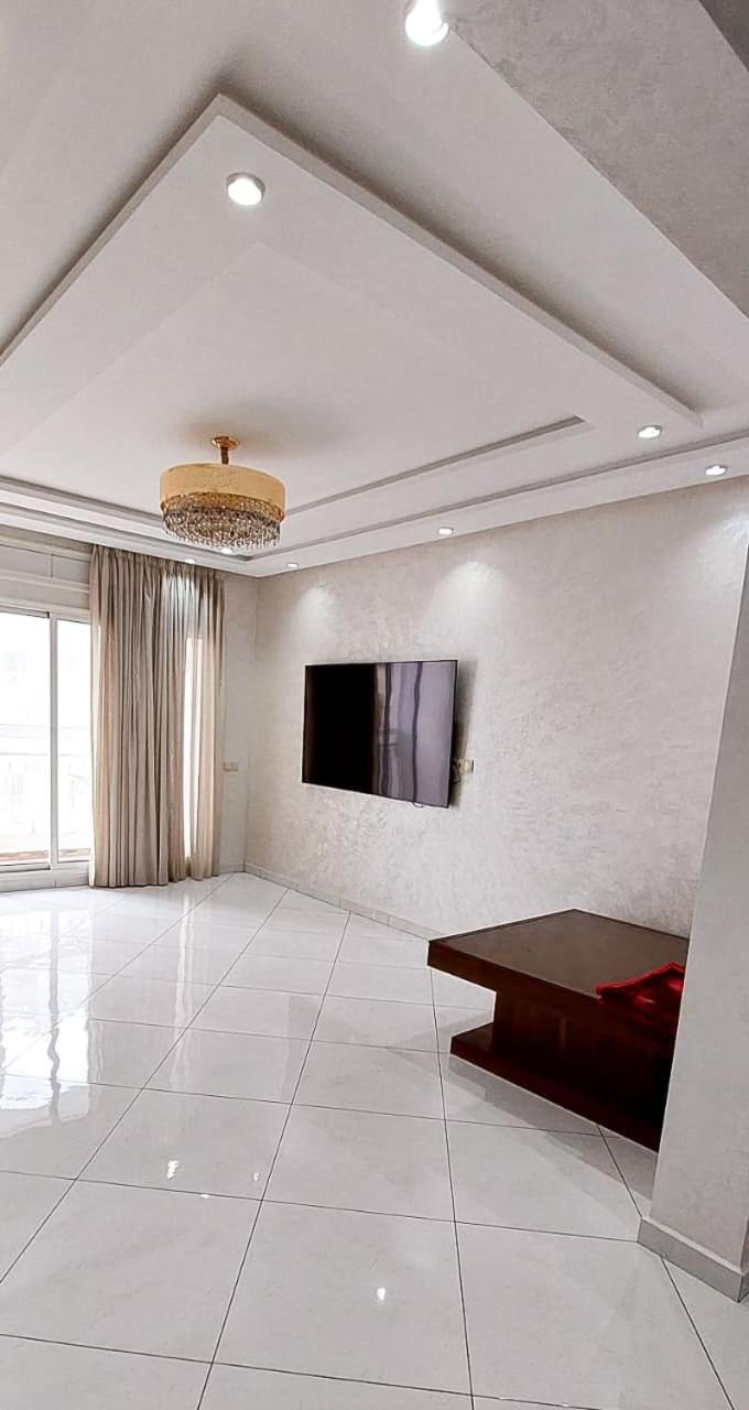 150 M Furnished Apartamento